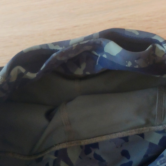 Lululemon Tight Stuff Tight Size 4 Pop Cut Fatigue Green Black Camo - Picture 9 of 11